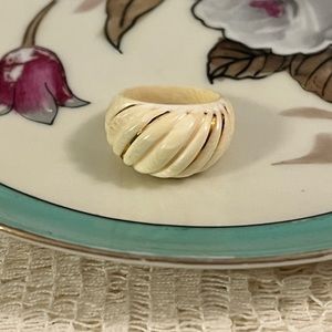 Women’s Vintage Bone Ring With 14k Gold Accent Size 5/6
